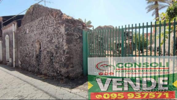 Casa da ristrutturare con terreno edificabile a Ma