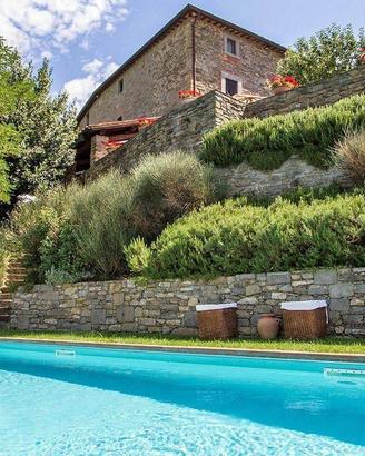 Rustico / Casale di 1500 m² con più di 5 locali e 