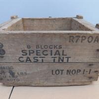 WW2 VECCHIA SCATOLA T.N.T 1952