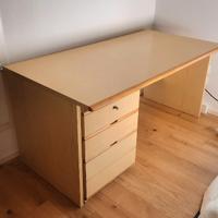 Scrivania e cassettiera 4 cassetti con chiave