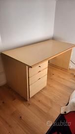 Scrivania e cassettiera 4 cassetti con chiave