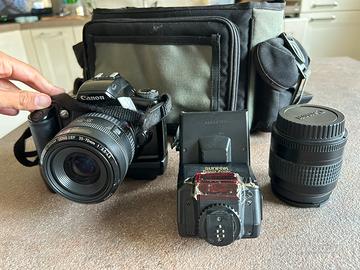 Fotocamera Canon con valigetta