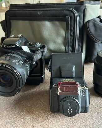 Fotocamera Canon con valigetta