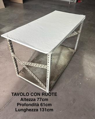 Tavolo con ruote