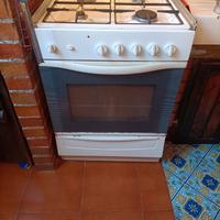 CUCINA con  FORNO GAS e GRILL ELETTRICO INDESIT mo