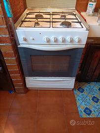 CUCINA con  FORNO GAS e GRILL ELETTRICO INDESIT mo
