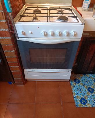 CUCINA con  FORNO GAS e GRILL ELETTRICO INDESIT mo