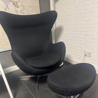 2 Poltrone Egg Chair con Poggiapiedi in Cashmere