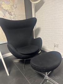 2 Poltrone Egg Chair con Poggiapiedi in Cashmere