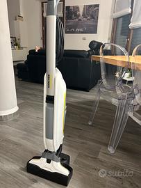 Lavapavimenti e aspiratore Karcher