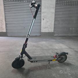monopattino elettrico Xiaomi ammortizzato 
