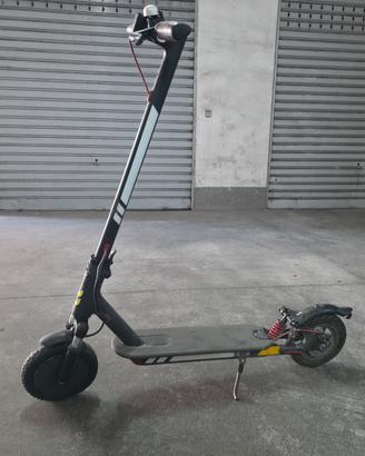 monopattino elettrico Xiaomi ammortizzato 