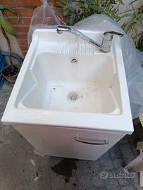 Lavatoio in plastica con mobiletto