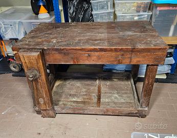 Vecchio banco da falegname 