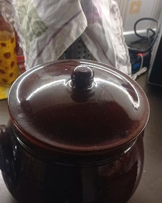 pentola con coperchio in cotto 