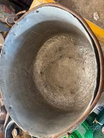 Pentolone antico in rame stagnato