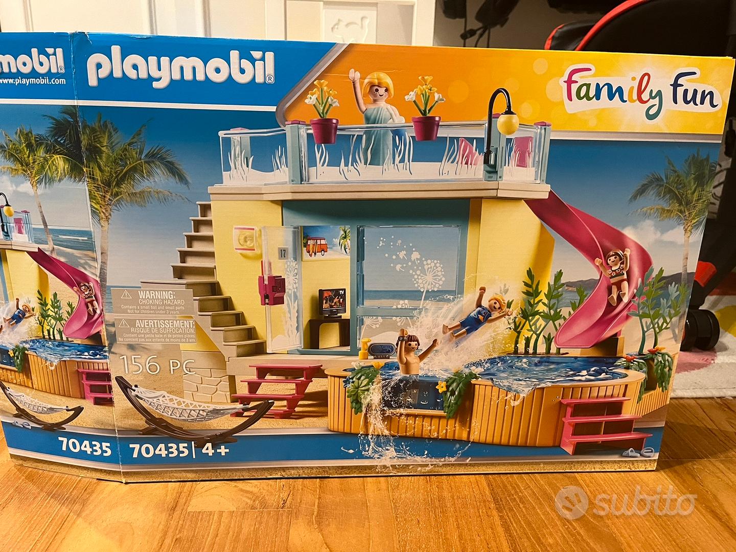 Playmobil Family Fun Beach Hotel Bungalow with Pool (70435)