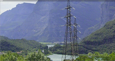 Terreno coltivato, bosco, strada, irriguo