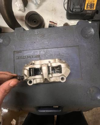 pinza radiale brembo triple bridge