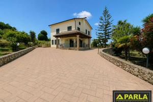 Villa di 2995 m² con più di 5 locali a Canicattì