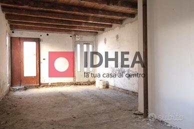 PORZIONE DA RISTRUTTURARE NEL CENTRO DI NERVESA, R