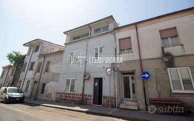 Thiesi, casa indipendente con giardino