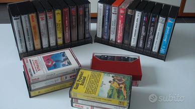 28 musicassette con 2 custodie