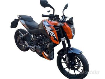 KTM Duke 125 2015  15.600 km  Unico proprietario
