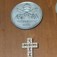 gadget  papa 1975. Più croce 