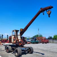 Gru semovente-girevole-funzionante