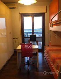 Fiumicino trilocale con terrazzo e doppi servizi