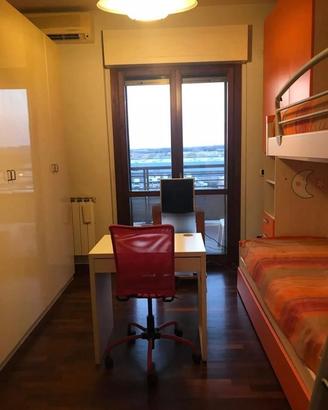 Fiumicino trilocale con terrazzo e doppi servizi