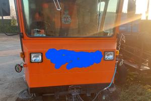 Spazzatrice aspirante stradale macchina operatrice