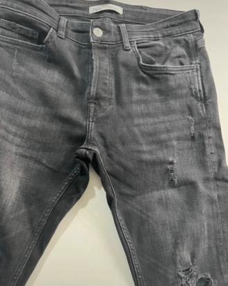 Jeans zara neri con toppe da strappi