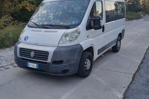 Fiat Ducato con elevatore carrozzine per invalidi