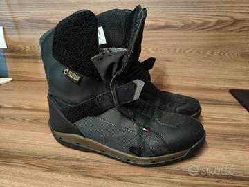 stivali moto tcx goretex n45 rovinti