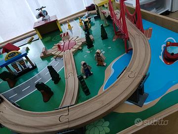 pista in legno con tavolo 