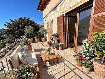 Villa di 330 m² con più di 5 locali e box auto a V