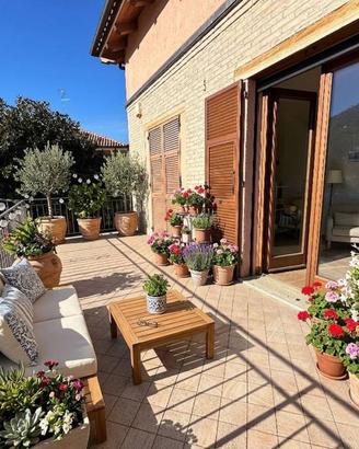 Villa di 330 m² con più di 5 locali e box auto a V