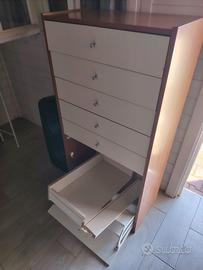 Cassettiera da sistemare 