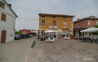 QUADRILOCALE A RAVARINO