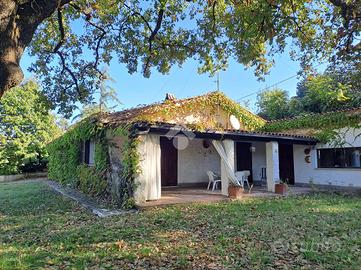 VILLA SINGOLA A RIGNANO FLAMINIO