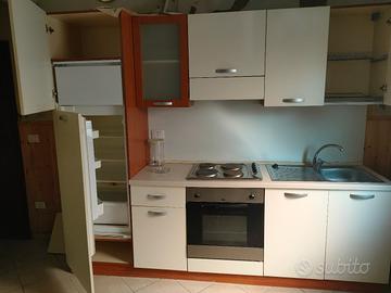 cucina 3 metri con elettrodomestici 