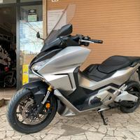 Honda Forza 750 dct