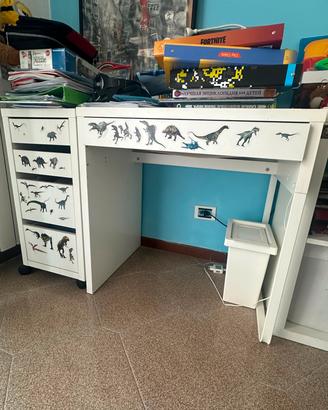 Scrivania, letto, sedia e mobile Ikea