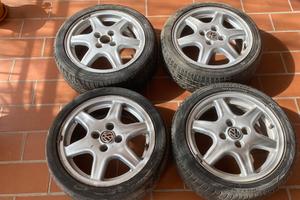 Gomme con cerchi+ una con stemma mancante