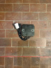 Regolatore di tensione