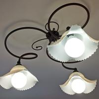 Due Lampadari con 3 punti luce, in metallo e ceram