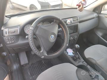 Automobile  fiat stilo