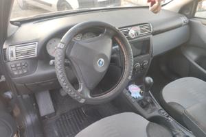 Automobile  fiat stilo